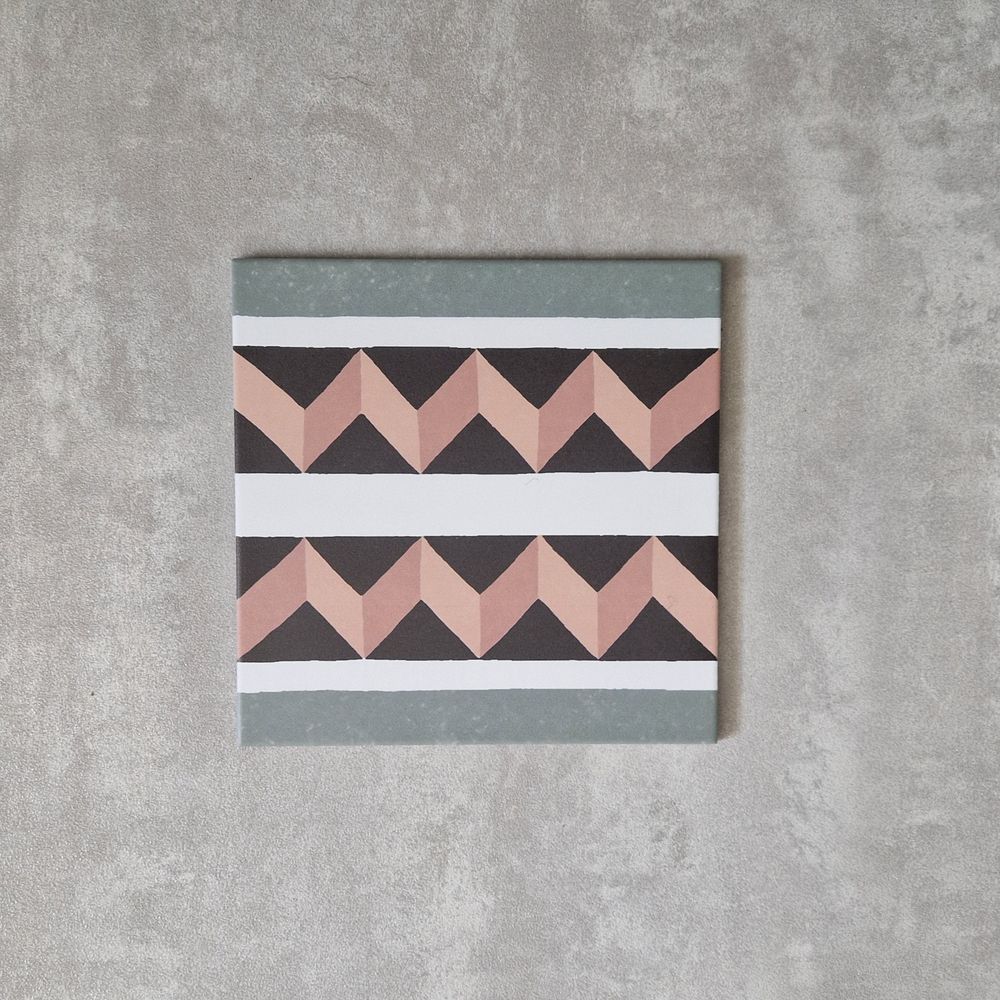 Farnham Manor Victorian style Side/Border Tile 20cm x 20cm
