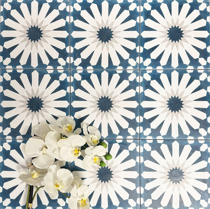 Souk Blue B 20×20cm Moroccan-style porcelain tiles arranged in a blue, white and grey geometric pattern.