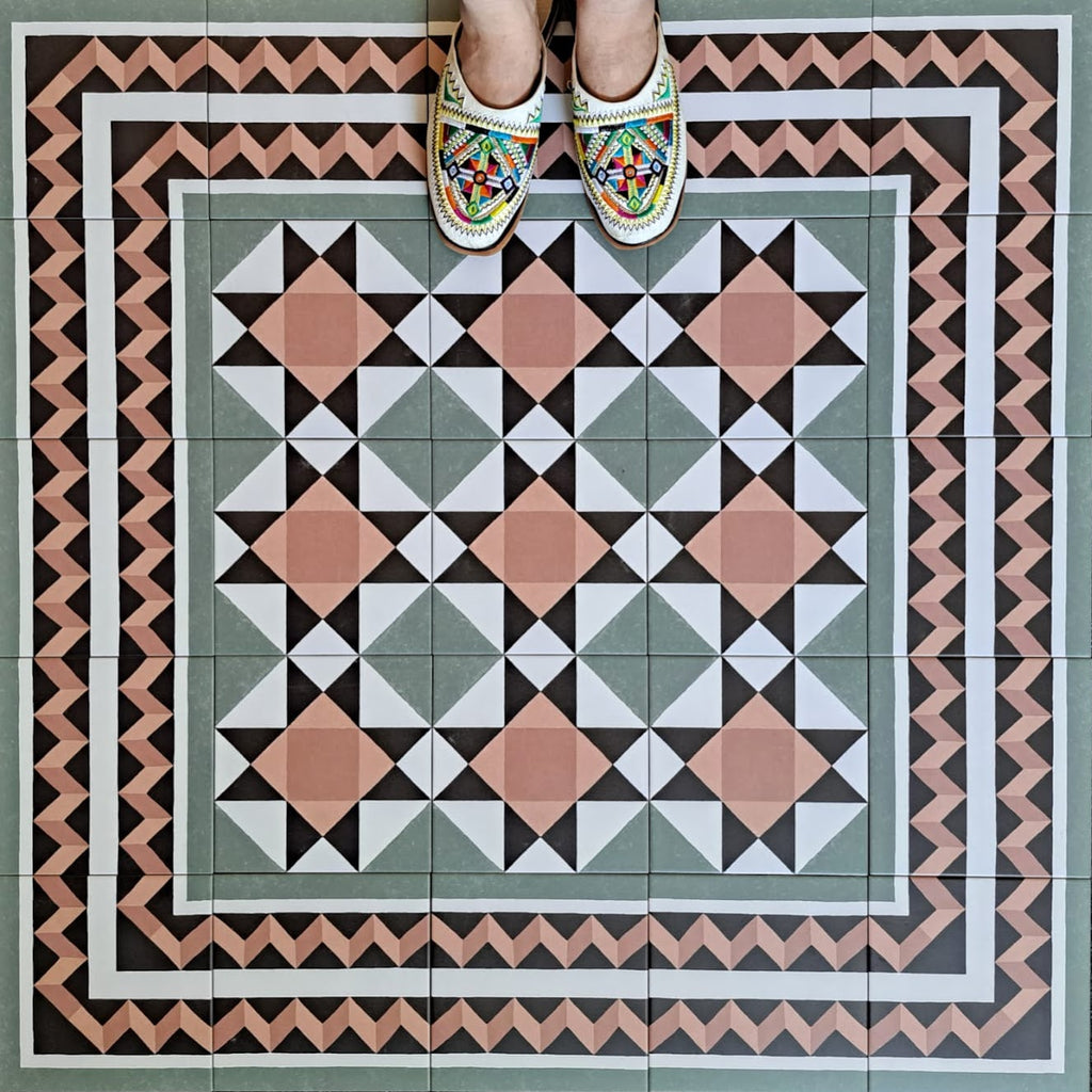 Farnham Manor Victorian style Side/Border Tile 20cm x 20cm